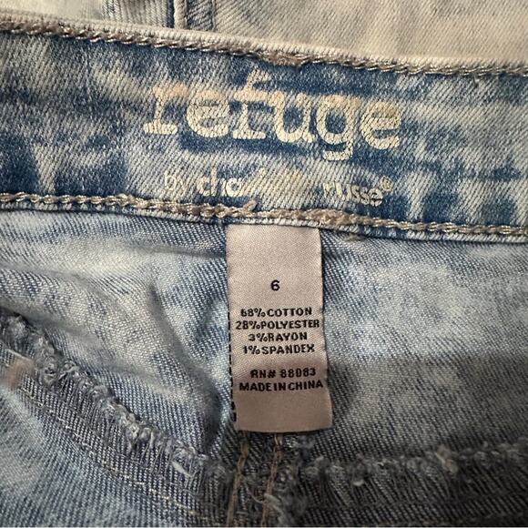 Refuge by Charlotte Russe Light Wash High Rise Raw Hem Shorts Sz 6 - Picture 4 of 8